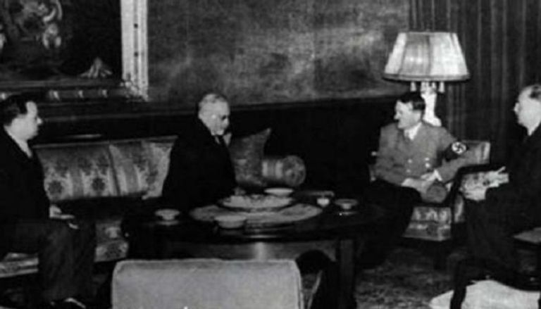 هتلر والسفير الإيراني في المانيا