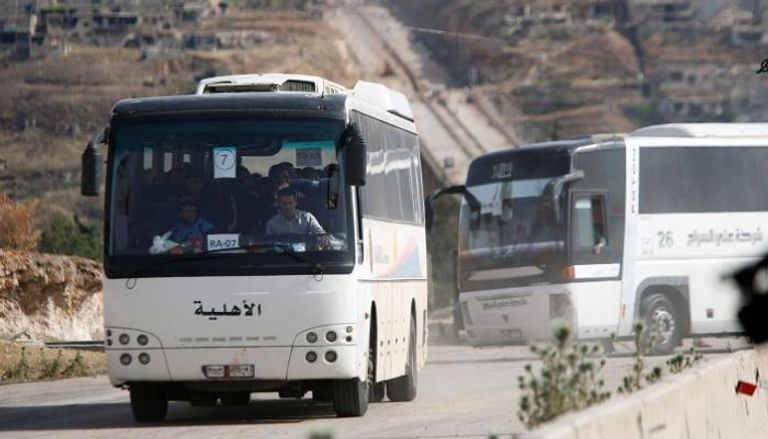 الحافلات تقل مسلحي المعارضة - رويترز