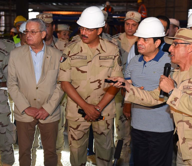 الرئيس السيسي يتفقد الأعمال الإنشائية في العاصمة الإدارية 