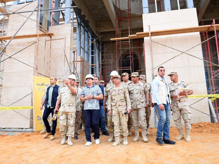 الرئيس السيسي يتفقد الأعمال الإنشائية في العاصمة الإدارية 