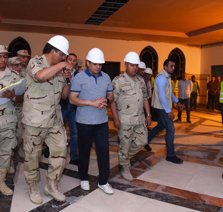 الرئيس السيسي يتفقد الأعمال الإنشائية في العاصمة الإدارية 