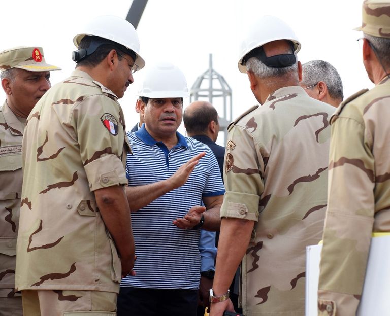 الرئيس السيسي يتفقد الأعمال الإنشائية في العاصمة الإدارية 