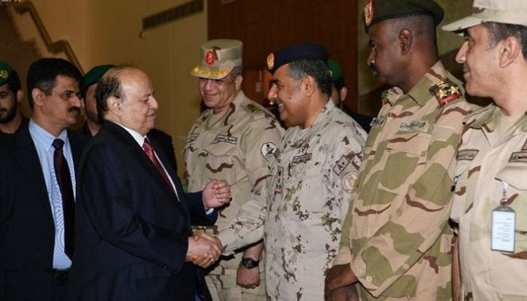 الرئيس اليمني خلال زيارة قيادة القوات المشتركة