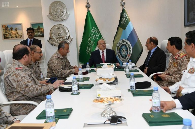 الرئيس اليمني خلال زيارة قيادة القوات المشتركة الرئيس اليمني خلال زيارة قيادة القوات المشتركة