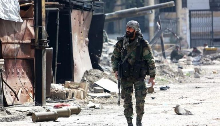 جندي موالٍ للنظام السوري في الغوطة