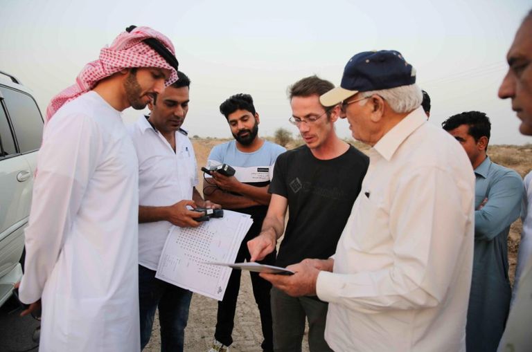 جانب من عملية إطلاق طيور الحبارى