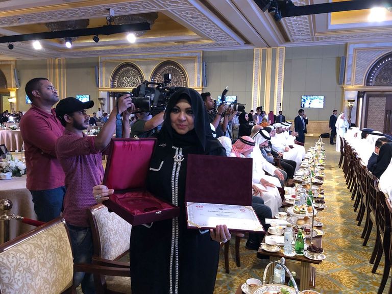 مصممة الأزياء العالمية الإماراتية منى المنصوري