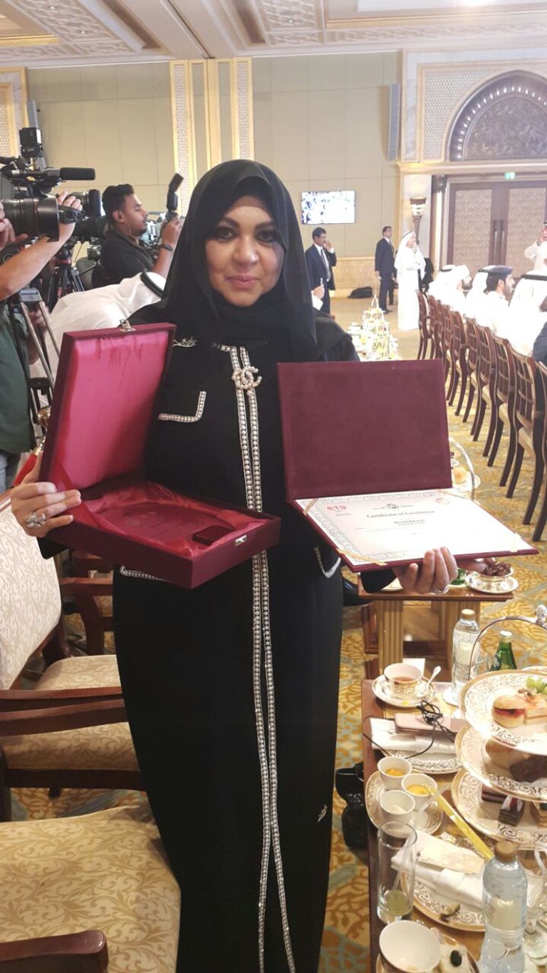 مصممة الأزياء العالمية الإماراتية منى المنصوري