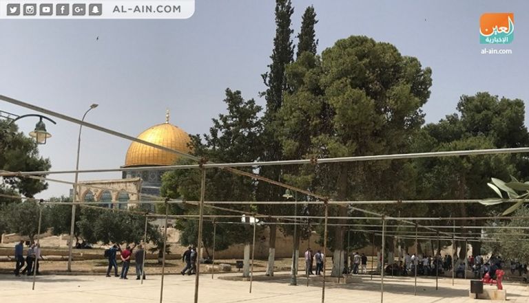 اكتمال الاستعدادات لاستقبال شهر رمضان في الأقصى مظلات نُصبت في ساحات الأقصى لتقي المصلين من أشعة الشمس
