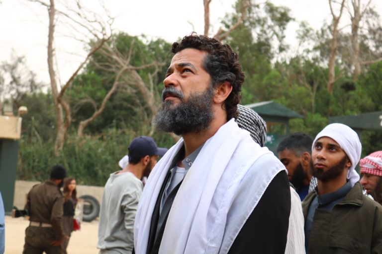 النجم المصري هاني عادل في أحد مشاهد مسلسل السهام المارقة