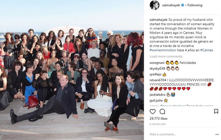 زوج سلمى حايك في المظاهرة النسائية