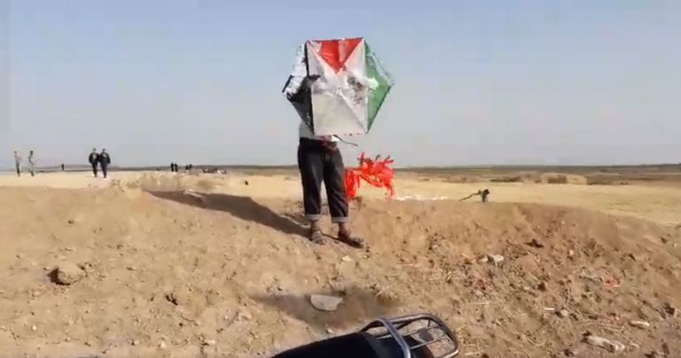 مواجهة بين طائرة مُسيرة إسرائيلية وأخرى ورقية فلسطينية