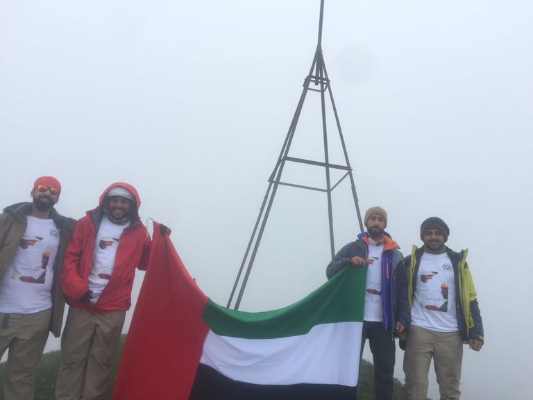 4 إماراتيين يخترقون جبال القوقاز حبا في #رمز_الشجاعة زايد بن حمدان