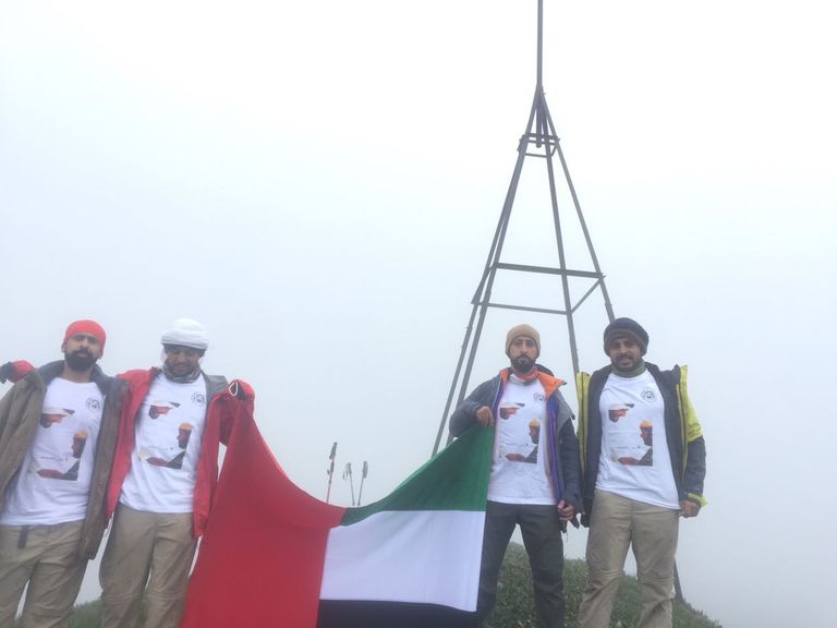 4 إماراتيين يخترقون جبال القوقاز حبا في #رمز_الشجاعة زايد بن حمدان