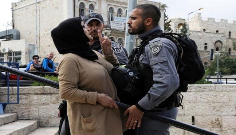 النساء الفلسطينيات لم يسلمن من مضايقات الشرطة الإسرائيلية بالقدس