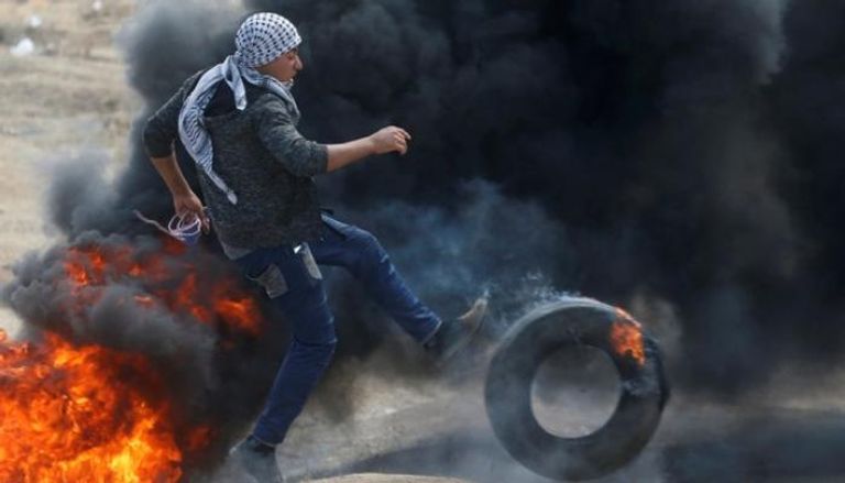 فلسطيني خلال المواجهات مع قوات الاحتلال