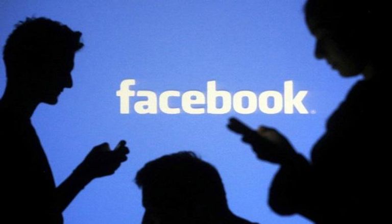 فيسبوك تغلق 200 تطبيق