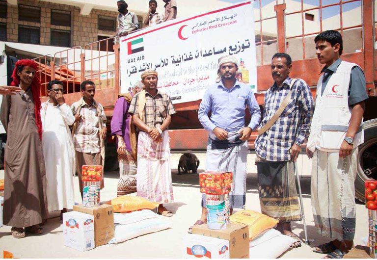 توزيع مساعدات إغاثية على أهالي جردان اليمنية 