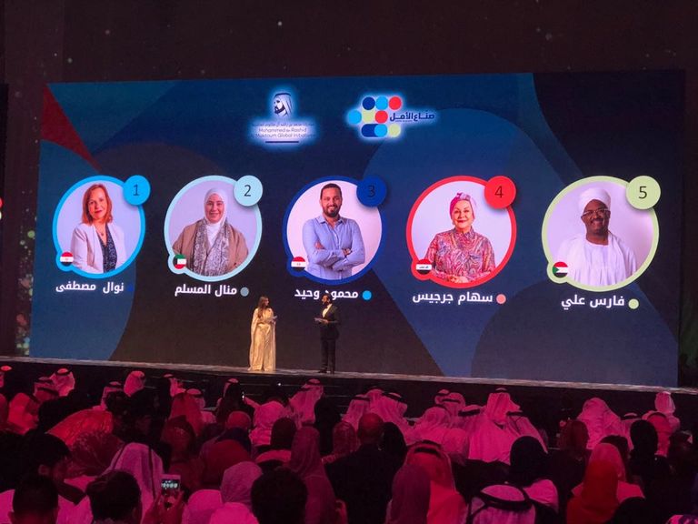 الشيخ محمد بن راشد آل مكتوم يكرم محمود وحيد