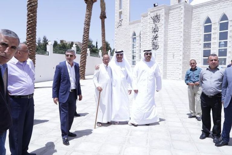 أثناء افتتاح مسجد الشيخ حامد بن بطي آل حامد 