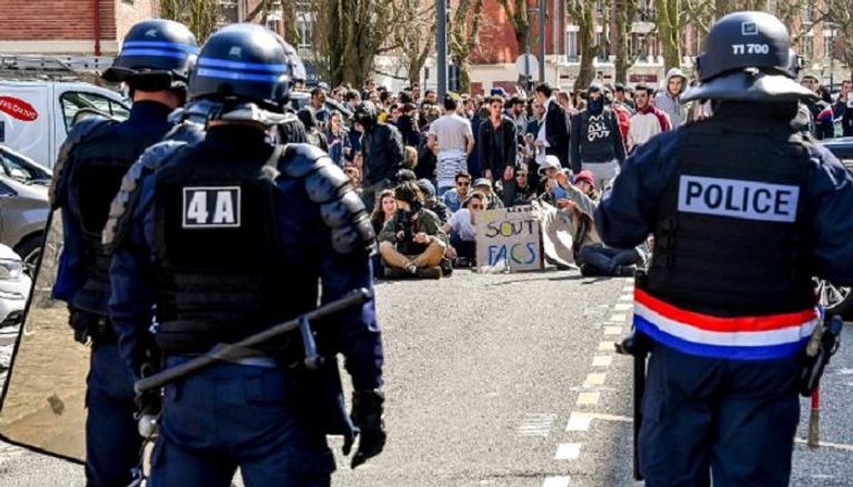 الشرطة الفرنسية في مواجهة طلاب محتجين- أرشيفية