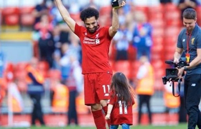 مكة الصغيرة تسرق الأضواء من والدها النجم محمد صلاح