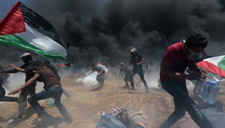 قوات الاحتلال الإسرائيلي تستهدف الفلسطينيين في غزة