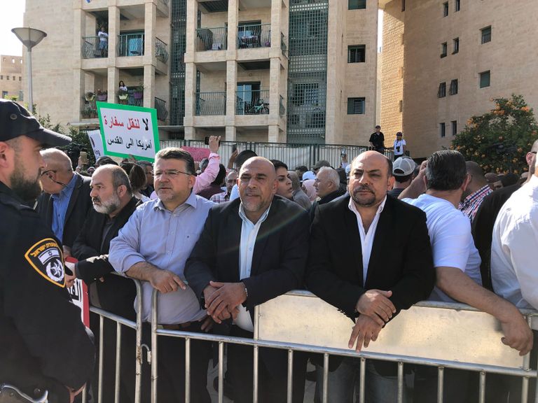 جانب من مظاهرة الفلسطينيين قبالة السفارة الأمريكية