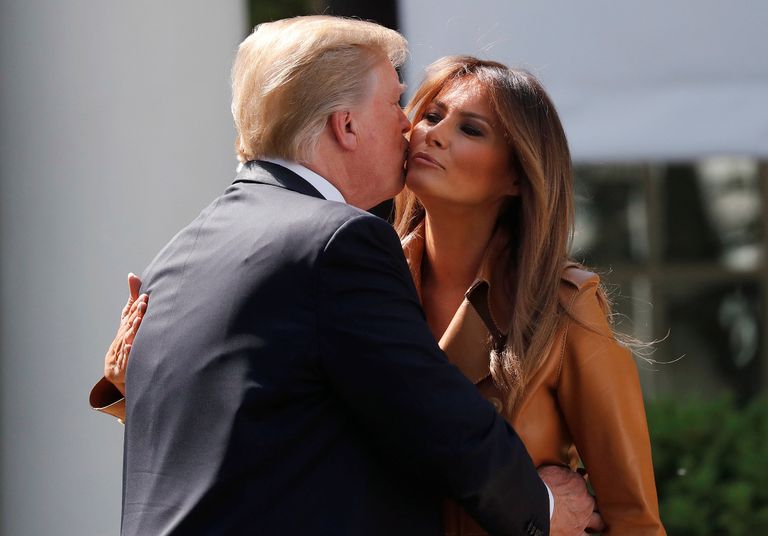 ترامب يزور ميلانيا في المستشفى بعد جراحة في الكلى