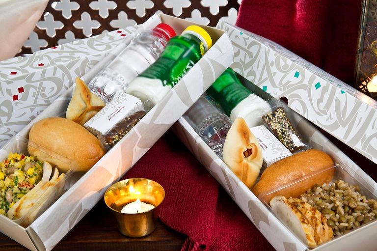 إفطار خاص للصائمين على رحلات "طيران الإمارات" في رمضان