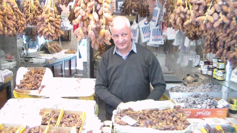 "دقلة نور" تاج التمور في أسواق رمضان بالجزائر