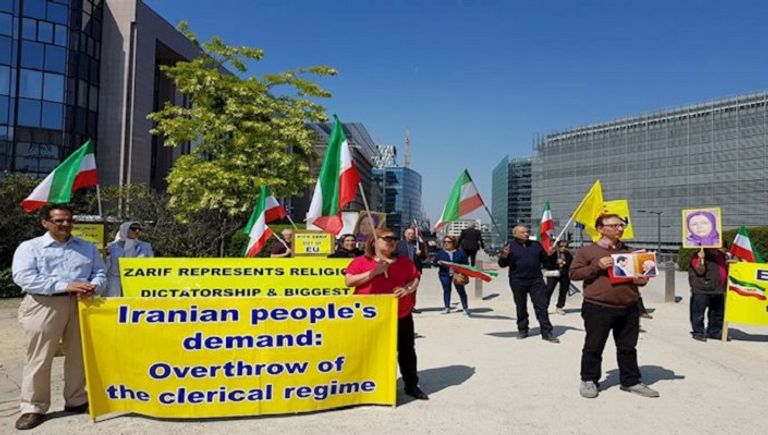 جانب من تظاهرات اليوم ضد وزير الخارجية الإيراني  جانب من تظاهرات اليوم ضد وزير الخارجية الإيراني