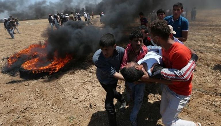 عشرات الشهداء ومئات المصابين في اعتداء قوات الاحتلال على الفلسطينيين 