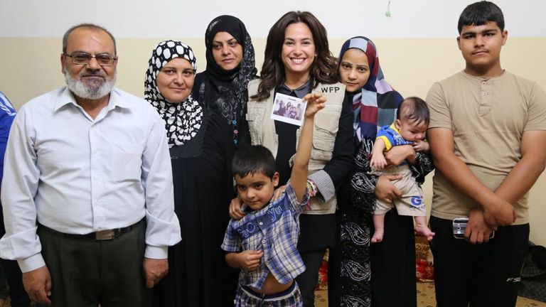 هند صبري تدشن حملة لجمع تبرعات لضحايا النزاعات في الشرق الأوسط