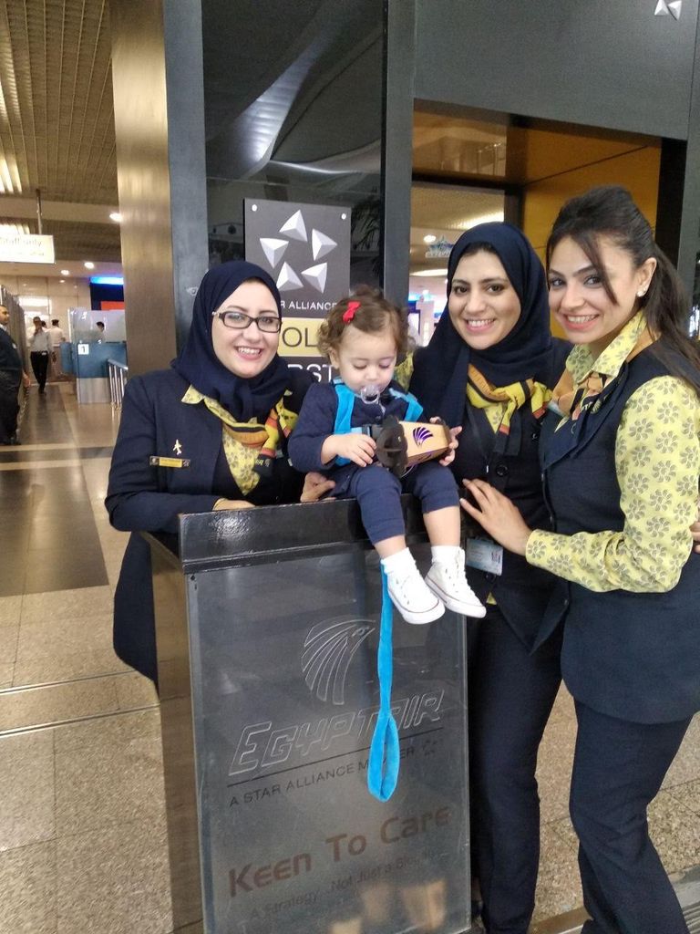 مصر للطيران توزع فوانيس رمضان على الركاب