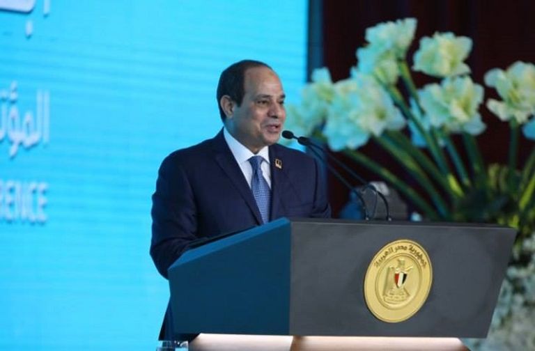 الرئيس السيسي خلال مشاركته في مؤتمر الشباب السيسي يوجه التحية إلى المرشح السابق موسى مصطفى موسى