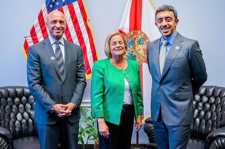 الشيخ عبدالله بن زايد آل نهيان يلتقي المسؤولين الأمريكيين في واشنطن الشيخ عبدالله بن زايد آل نهيان ووزير الخزانة الأمريكي ستيفن منوشن