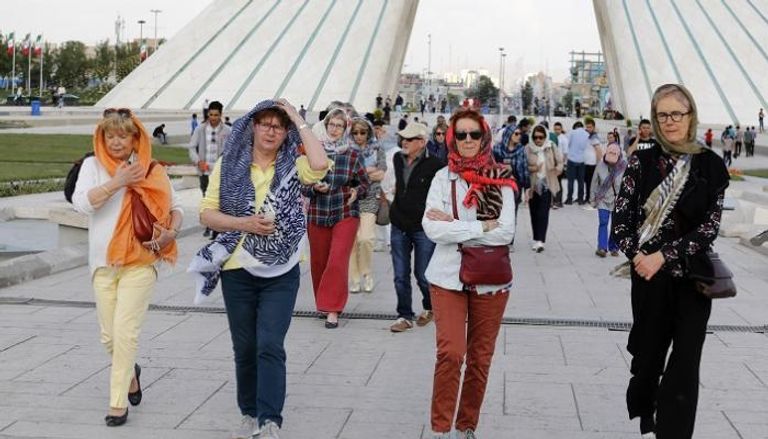 السياحة في إيران تواجه مصيرا غامضا