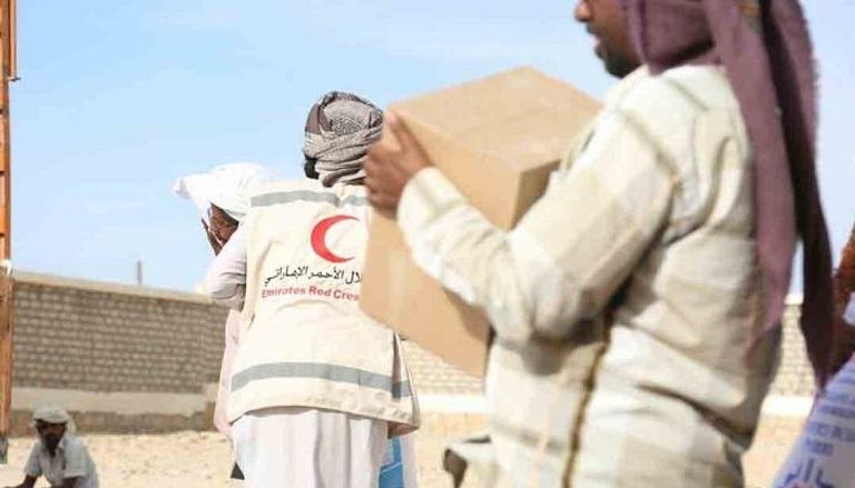 فريق الهلال الأحمر الإماراتي يوصل المساعدات
