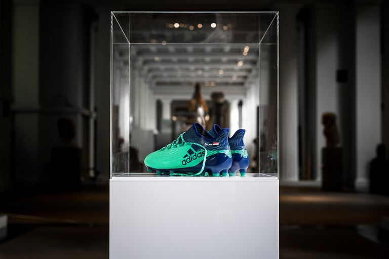 حذاء محمد صلاح حذاء الفرعون المصري محمد صلاح