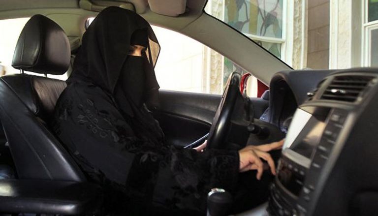 السعوديات يستعدن لقيادة السيارات