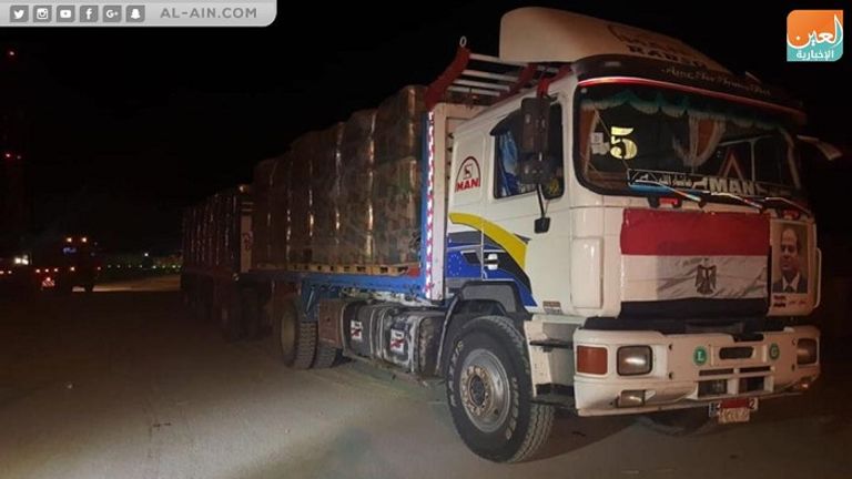 قافلة المساعدات المصرية أثناء العبور إلي قطاع غزة دخول المساعدات إلى بوابة الجانب المصري للعبور لغزة