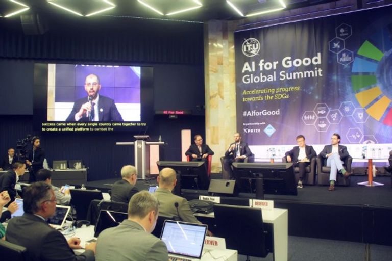 عمر بن سلطان العلماء وزير الدولة الإماراتي للذكاء الاصطناعي