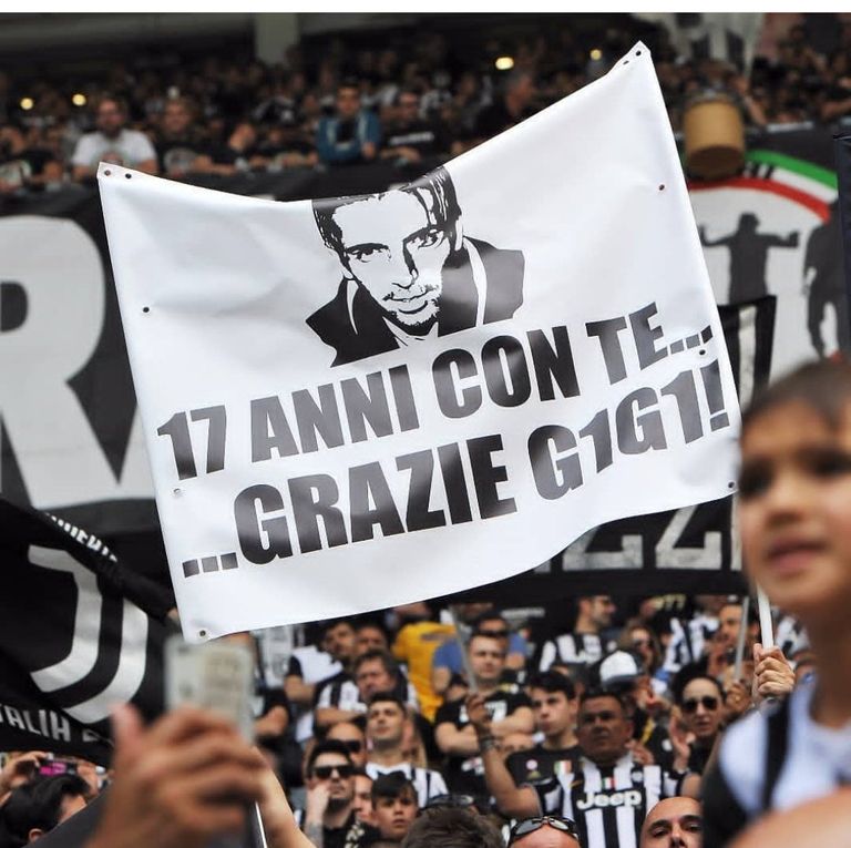 لافتة خاصة لبوفون في مدرجات يوفنتوس لافتة جماهير يوفنتوس لجانلويجي بوفون
