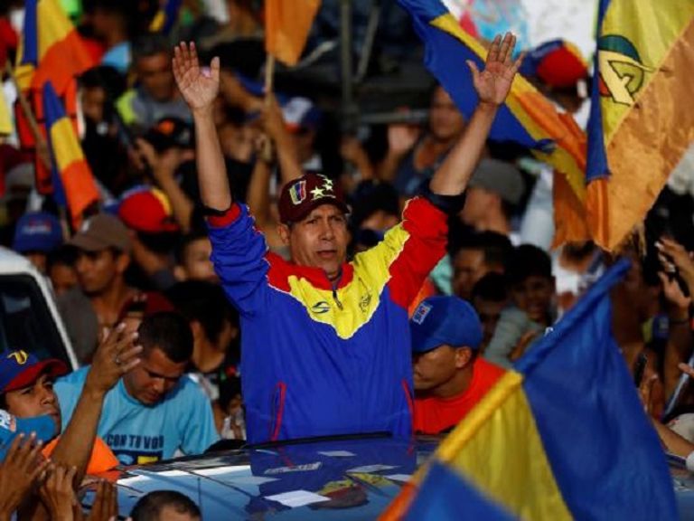 هنري فالكون مادورو الأوفر حظا بالفوز في الانتخابات- رويترز