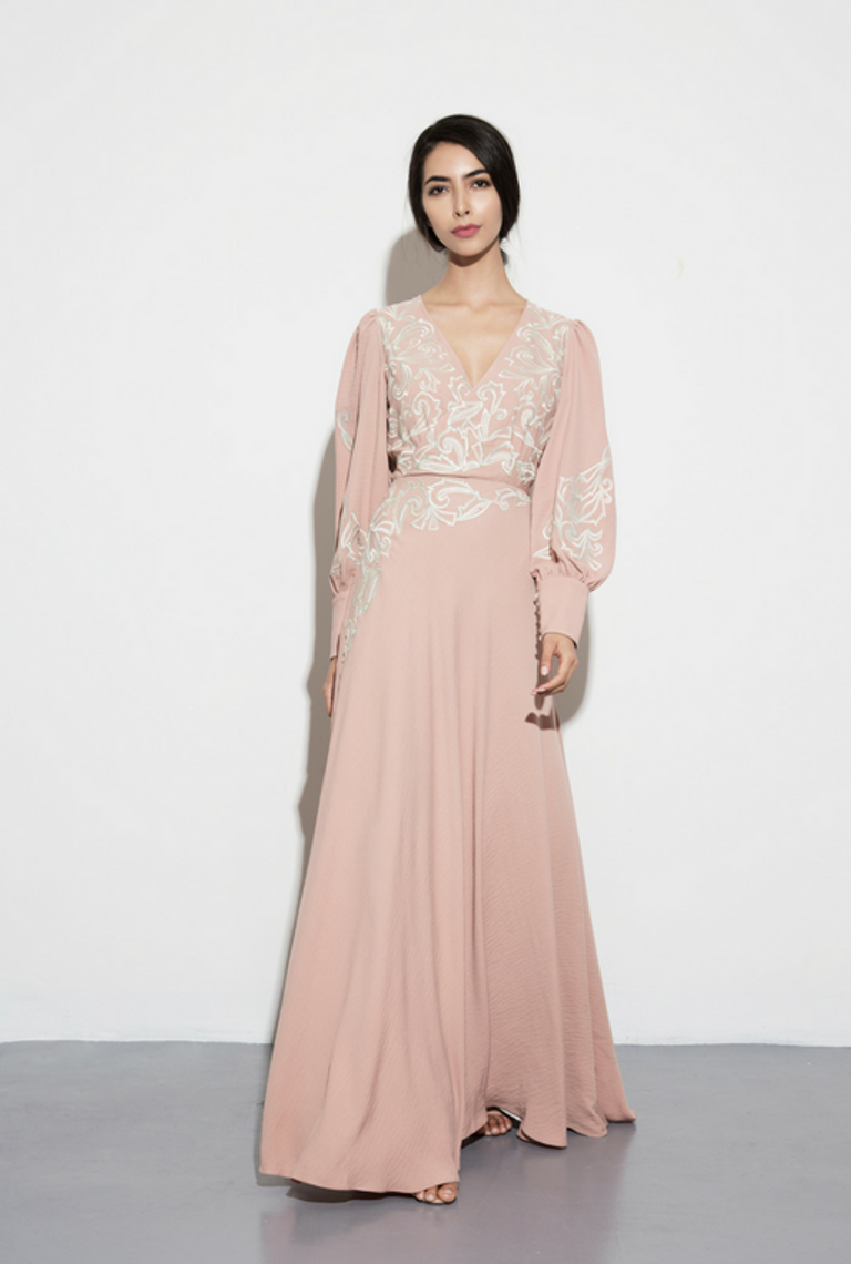 "اندماج".. أزياء عمانية هندية بنكهة رمضانية