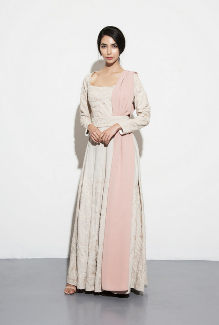 "اندماج".. أزياء عمانية هندية بنكهة رمضانية