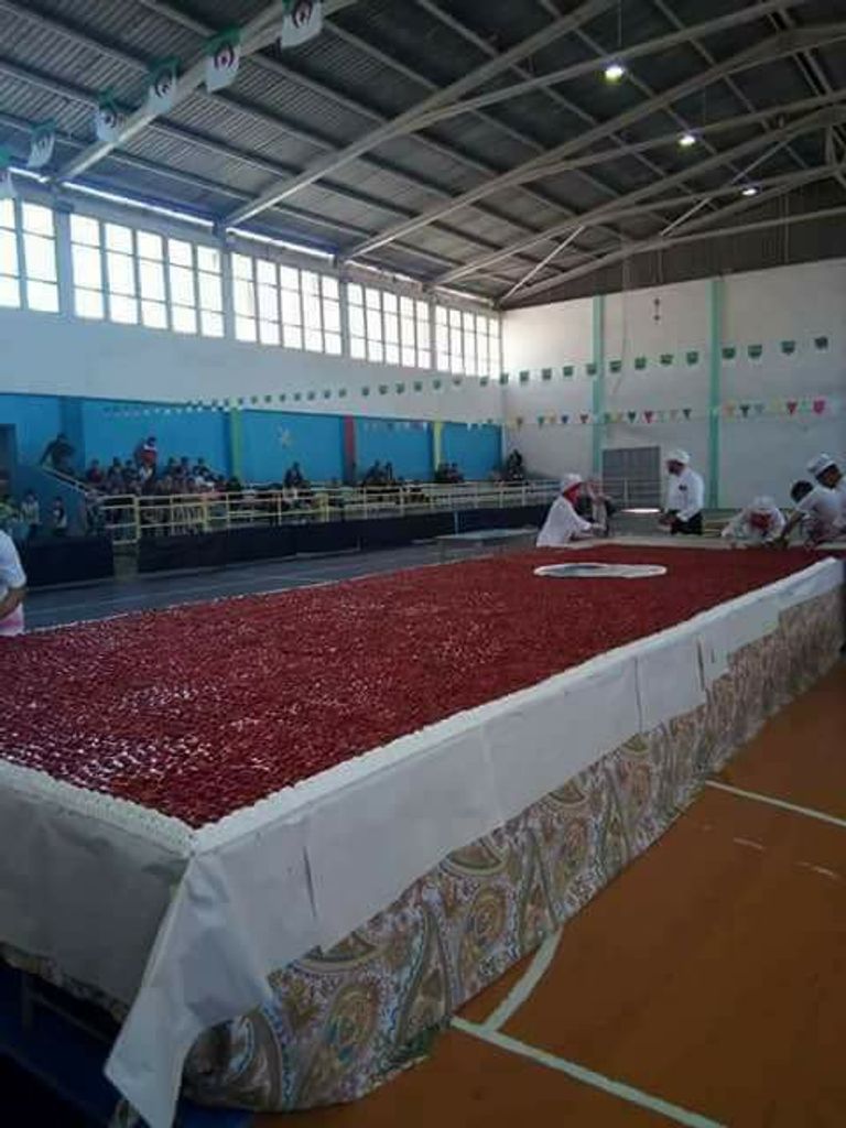 أكبر كعكة فراولة في العالم بالجزائر