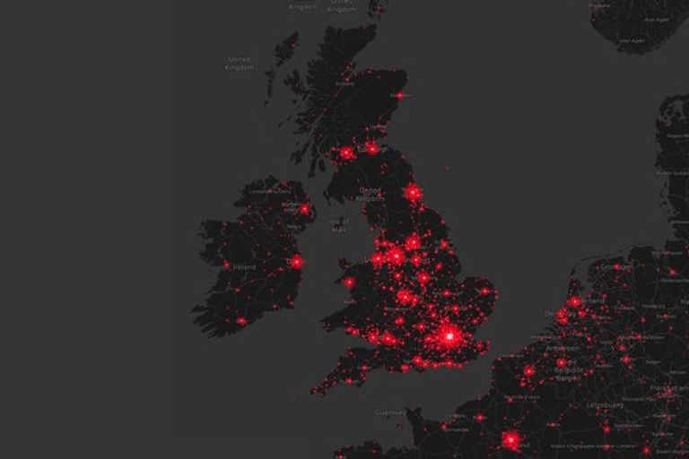 العروسان في مراسم الزفاف
