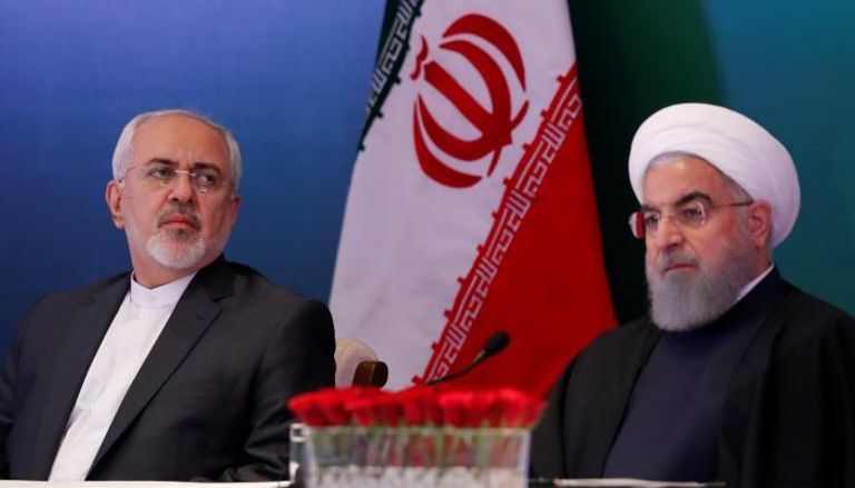 الرئيس الإيراني وبجواره وزير خارجيته- أرشيفية